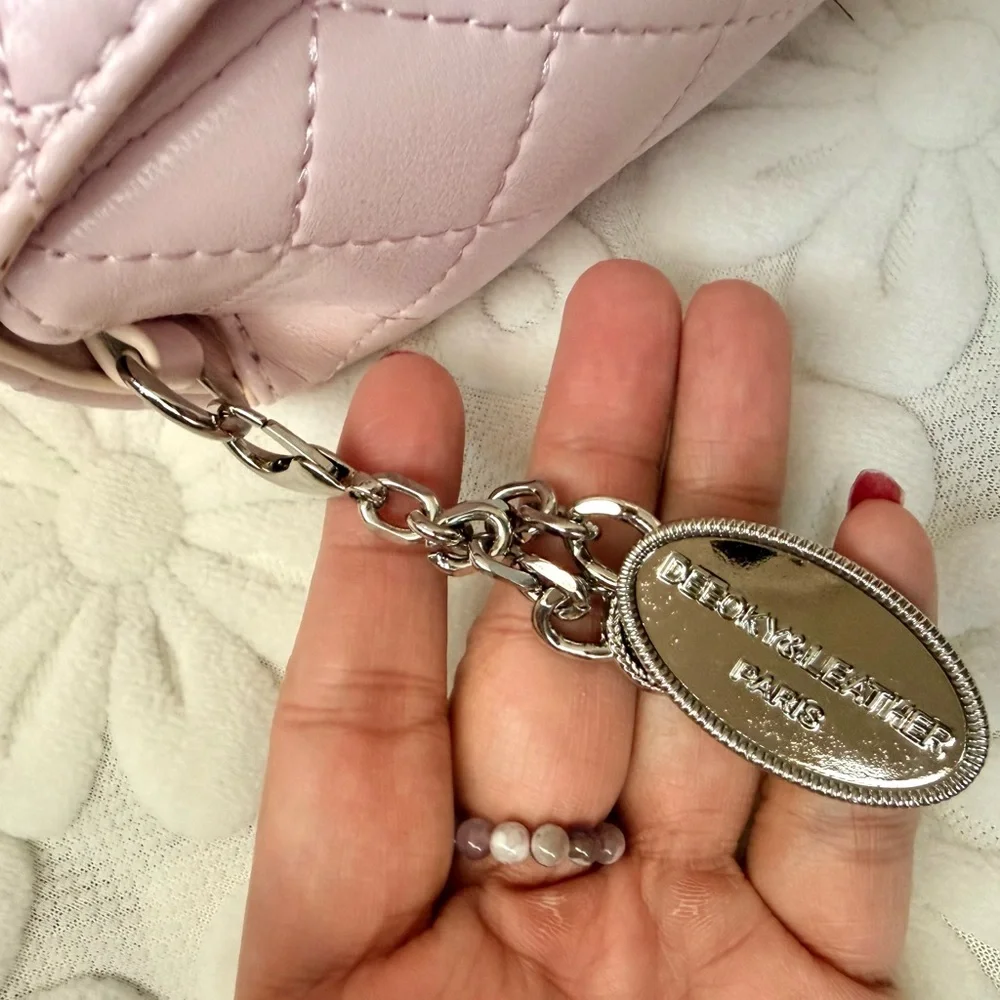 Women Quilted Flap Handbag in Composite Calfskin Leather Crossbody Bag - Picture 5 of 8